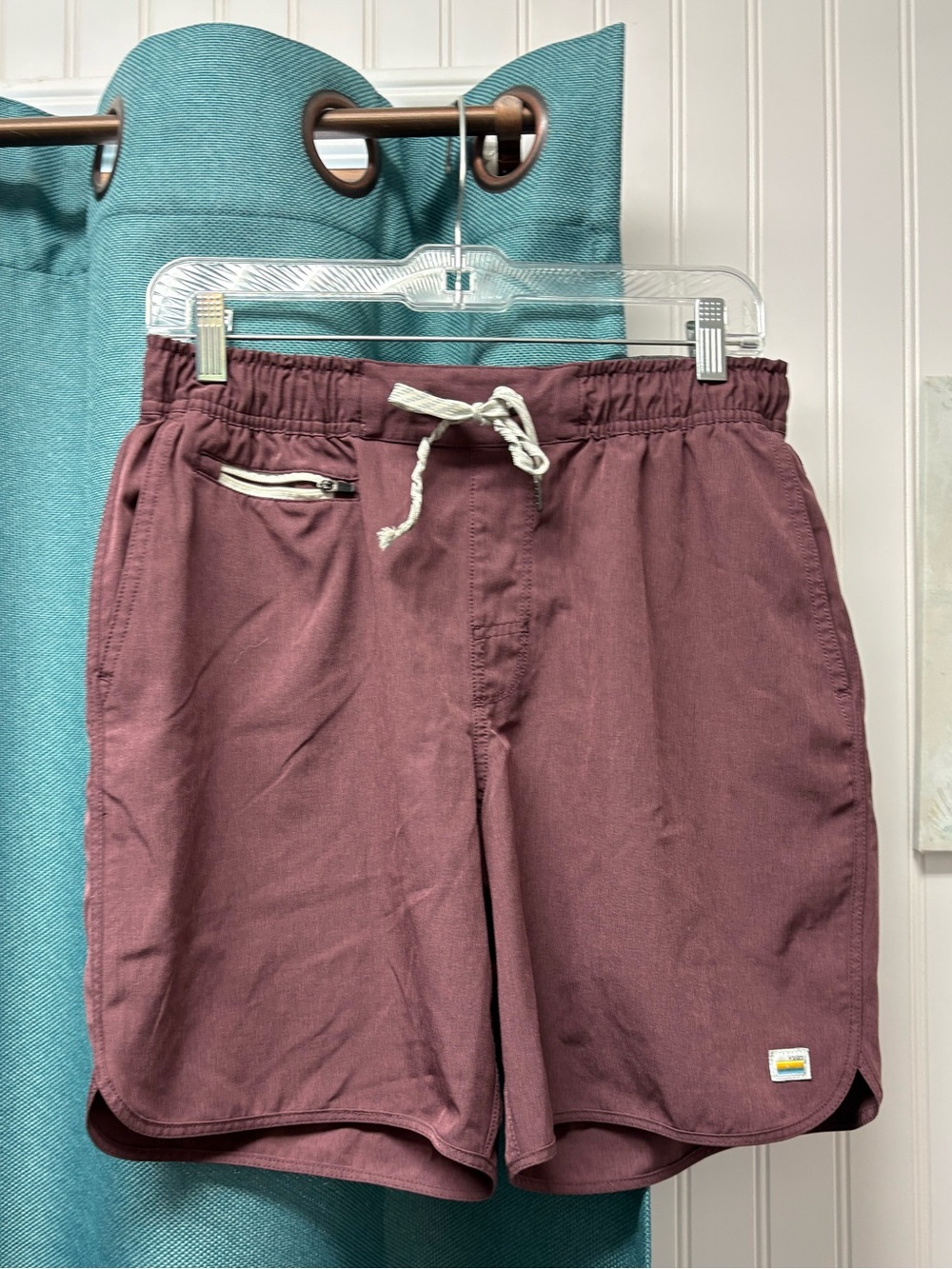 Vuori Banks Shorts Dark Purple/Mauve Size Medium